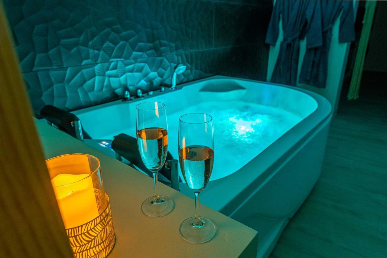 Le Lovely Narbonnais - Balneo & Sauna นาร์บอนน์ ภายนอก รูปภาพ